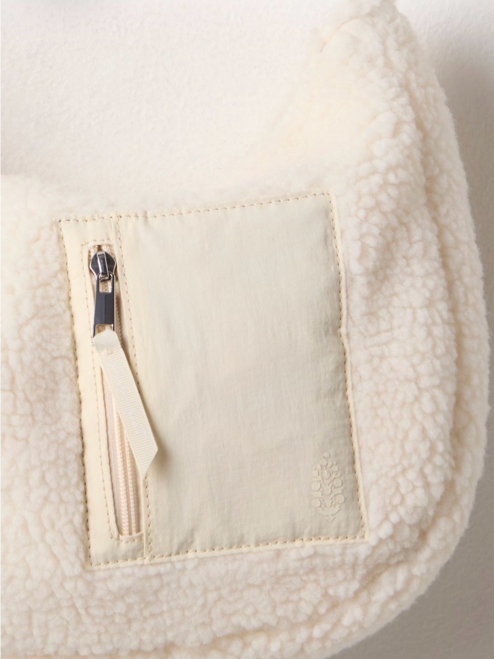 Free People Slopes Sherpa Sling Bag in Whipped Cream NWT 💕 - Picture 4 of 5
